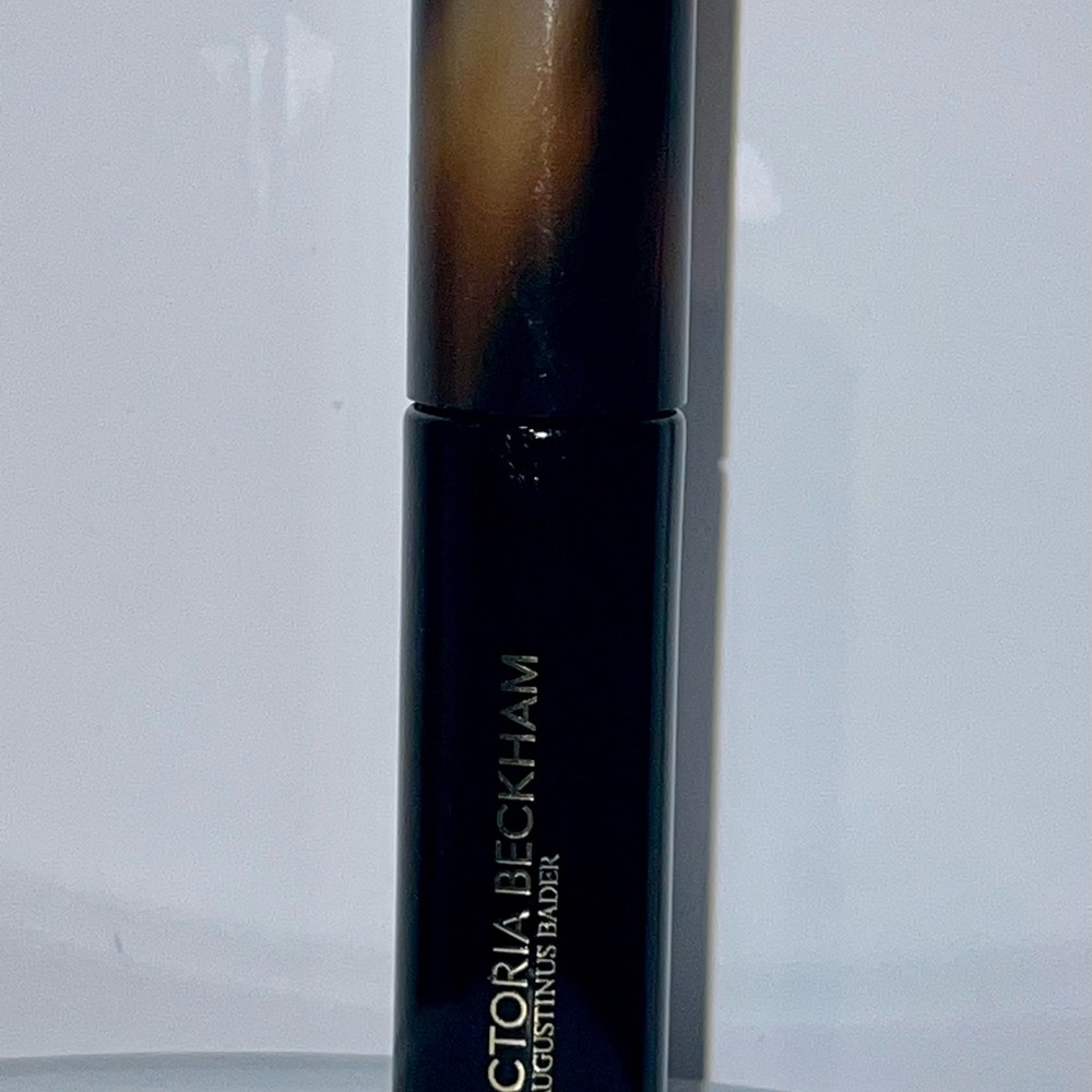 The cell Rejuvenating by Victoria Beckham Black Beauty Product - Picture 4 of 6